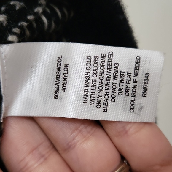 Lambs Wool Blend Heart knit Pearl sweater size large Medium Cozy Winter - Picture 9 of 9